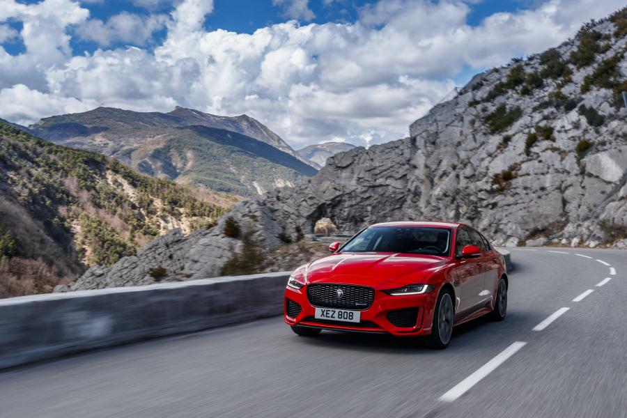  Jaguar XE P300 R-Dynamic 2019 года  (WW) (фото 34 из 51)